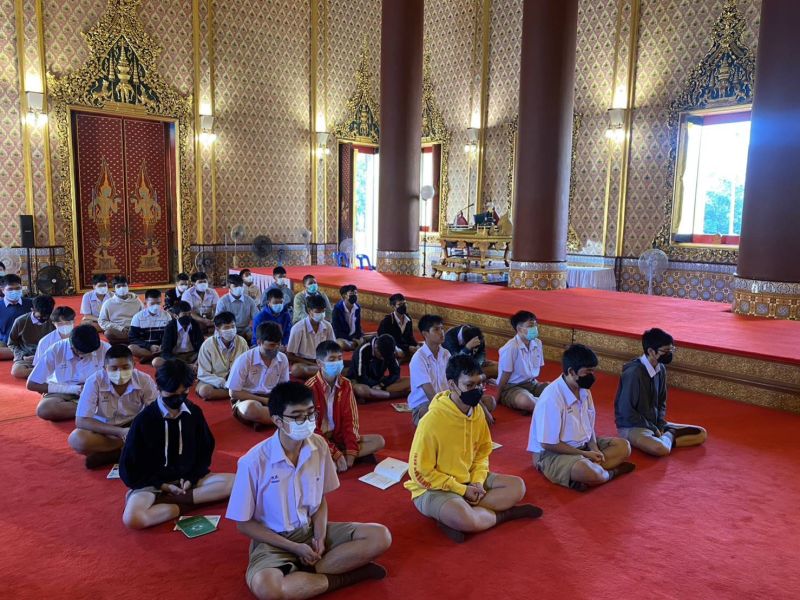 กิจกรรมทำบุญตักบาตรในช่วงเช้า ณ วัดเทพศิรินทราวาส