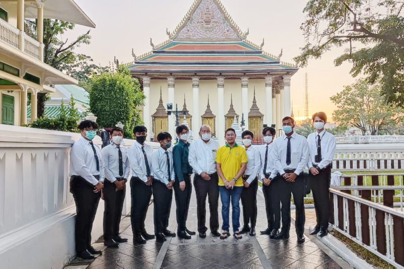 กิจกรรมทำบุญตักบาตรในช่วงเช้า ณ วัดเทพศิรินทราวาส