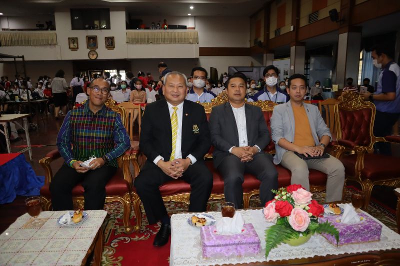 ให้กำลังใจนักเรียนเทพศิรินทร์ ที่มาแข่งขันละครคุณธรรมและ ละครประวัติศาสตร์ งานศิลปหัตถกรรมนักเรียน ครั้งที่ 70 โรงเรียนนวมินทราชินูทิศ สตรีวิทยา พุทธมณฑล