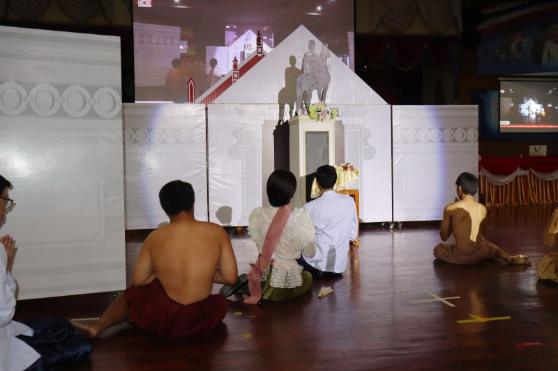 ให้กำลังใจนักเรียนเทพศิรินทร์ ที่มาแข่งขันละครคุณธรรมและ ละครประวัติศาสตร์ งานศิลปหัตถกรรมนักเรียน ครั้งที่ 70 โรงเรียนนวมินทราชินูทิศ สตรีวิทยา พุทธมณฑล