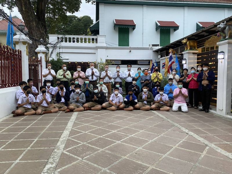 กิจกรรมทำบุญตักบาตรในช่วงเช้า ณ วัดเทพศิรินทราวาส