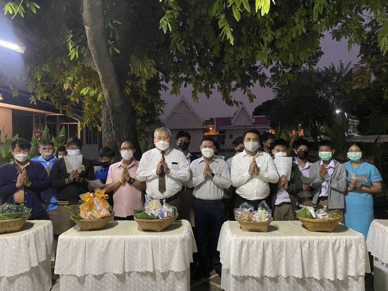 กิจกรรมทำบุญตักบาตรในช่วงเช้า ณ วัดเทพศิรินทราวาส