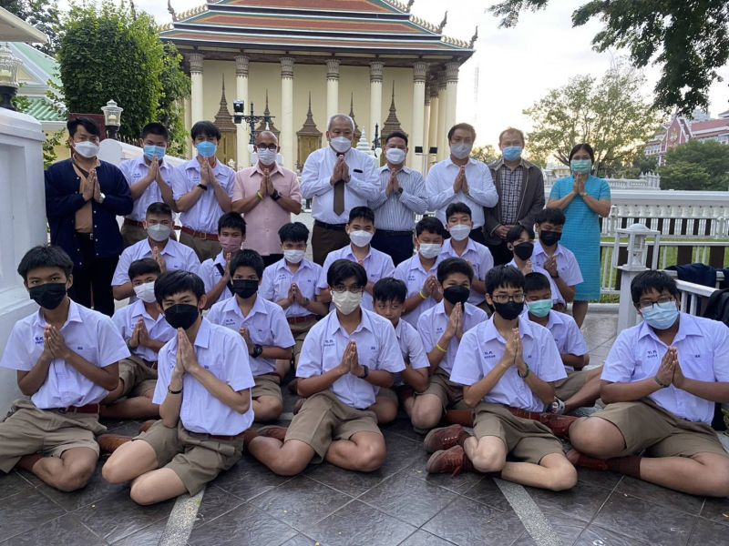 กิจกรรมทำบุญตักบาตรในช่วงเช้า ณ วัดเทพศิรินทราวาส