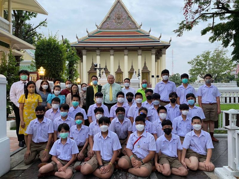 กิจกรรมทำบุญตักบาตรในช่วงเช้า ณ วัดเทพศิรินทราวาส