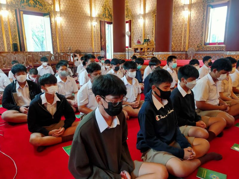 กิจกรรมทำบุญตักบาตรในช่วงเช้า ณ วัดเทพศิรินทราวาส