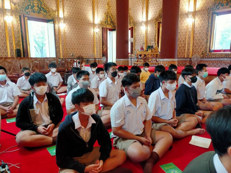 กิจกรรมทำบุญตักบาตรในช่วงเช้า ณ วัดเทพศิรินทราวาส
