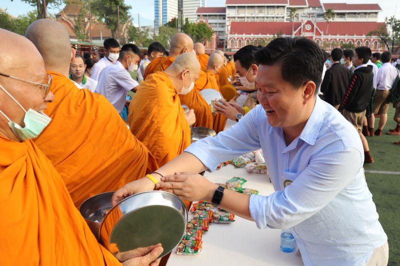 ฝากแจ้งให้พี่เขาติดต่อกลับเบอร์นี้ด้วยครับ...