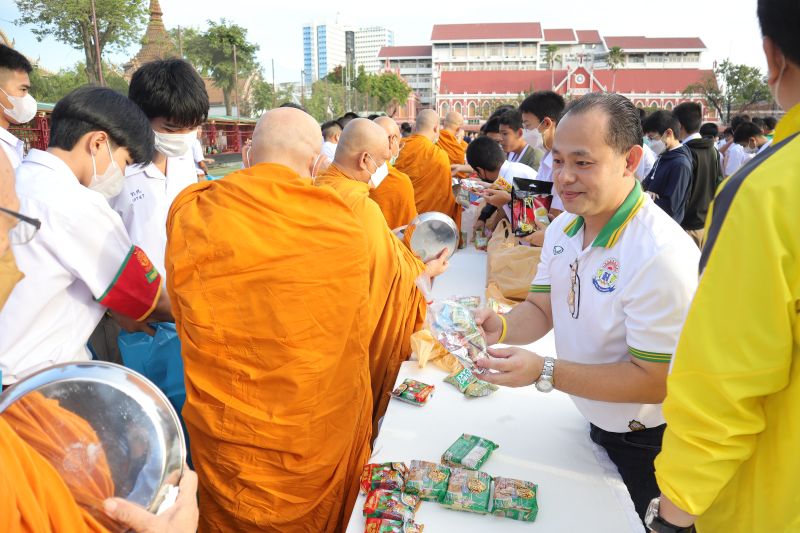 ฝากแจ้งให้พี่เขาติดต่อกลับเบอร์นี้ด้วยครับ...