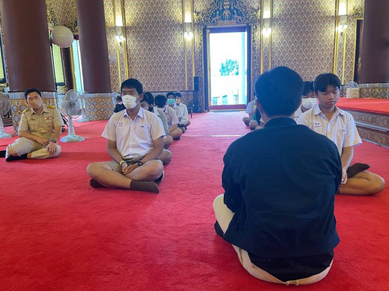 กิจกรรมทำบุญตักบาตรในช่วงเช้า ณ วัดเทพศิรินทราวาส