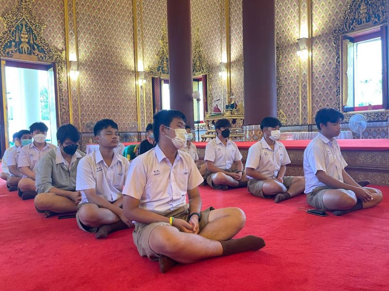 กิจกรรมทำบุญตักบาตรในช่วงเช้า ณ วัดเทพศิรินทราวาส