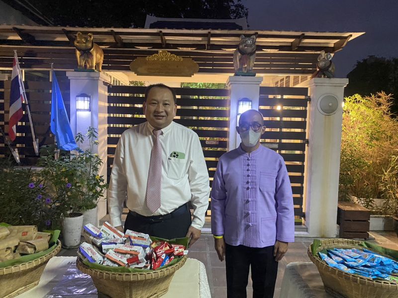 กิจกรรมทำบุญตักบาตรในช่วงเช้า ณ วัดเทพศิรินทราวาส