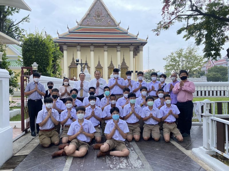 กิจกรรมทำบุญตักบาตรในช่วงเช้า ณ วัดเทพศิรินทราวาส