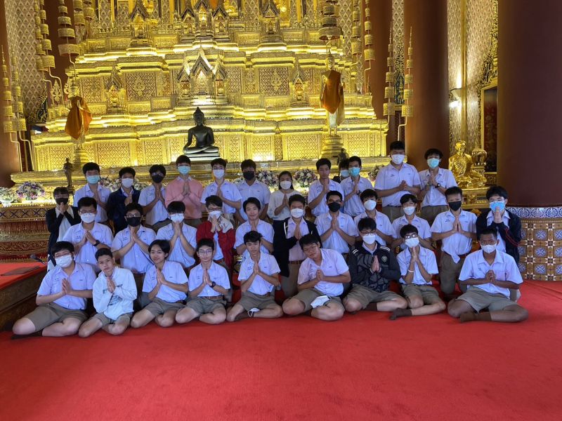 กิจกรรมทำบุญตักบาตรในช่วงเช้า ณ วัดเทพศิรินทราวาส