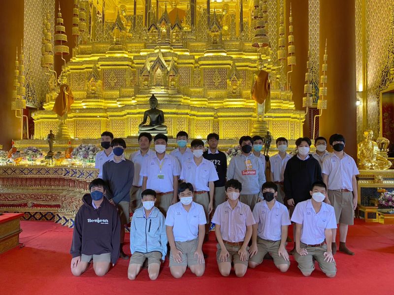 กิจกรรมทำบุญตักบาตรในช่วงเช้า ณ วัดเทพศิรินทราวาส