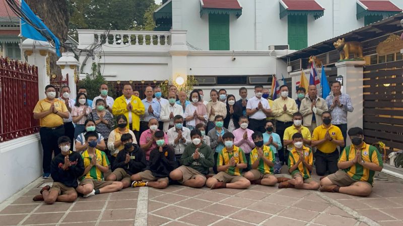 กิจกรรมทำบุญตักบาตรในช่วงเช้า ณ วัดเทพศิรินทราวาส