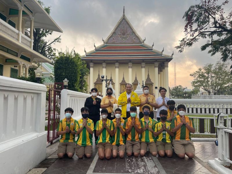 กิจกรรมทำบุญตักบาตรในช่วงเช้า ณ วัดเทพศิรินทราวาส