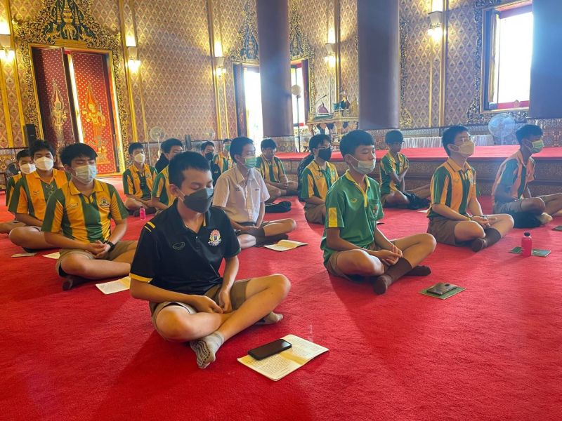 กิจกรรมทำบุญตักบาตรในช่วงเช้า ณ วัดเทพศิรินทราวาส