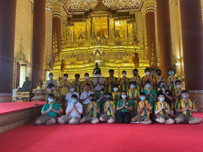 กิจกรรมทำบุญตักบาตรในช่วงเช้า ณ วัดเทพศิรินทราวาส