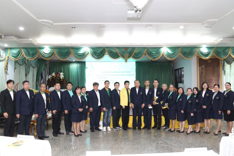 นายกสมาคมฯ และคณะกรรมการบริหารสมาคมผู้ปกครองและครูโรงเรียนเทพศิรินทร์ สมัยที่ 22