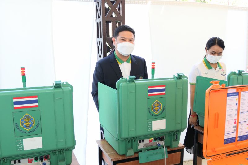 นายกสมาคมฯ และคณะกรรมการบริหารสมาคมผู้ปกครองและครูโรงเรียนเทพศิรินทร์ สมัยที่ 22