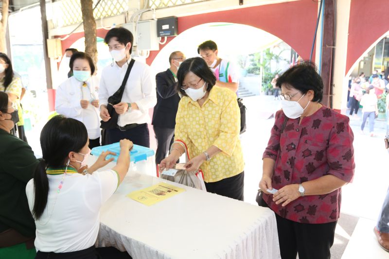 นายกสมาคมฯ และคณะกรรมการบริหารสมาคมผู้ปกครองและครูโรงเรียนเทพศิรินทร์ สมัยที่ 22