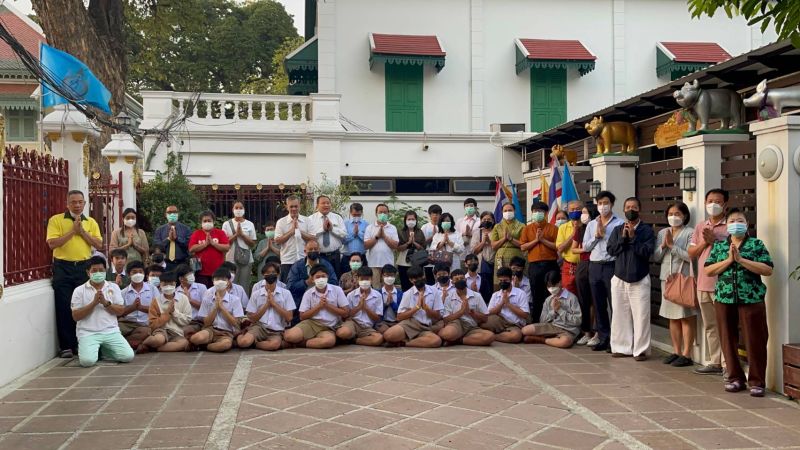 กิจกรรมทำบุญตักบาตรในช่วงเช้า ณ วัดเทพศิรินทราวาส