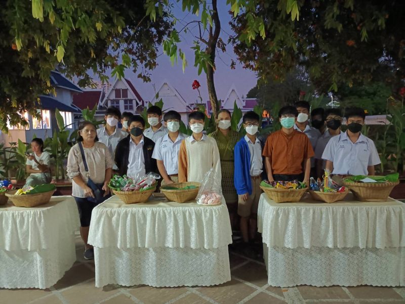 กิจกรรมทำบุญตักบาตรในช่วงเช้า ณ วัดเทพศิรินทราวาส