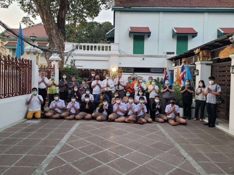 กิจกรรมทำบุญตักบาตรในช่วงเช้า ณ วัดเทพศิรินทราวาส