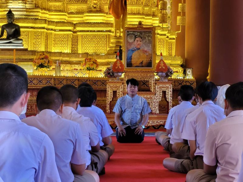 กิจกรรมทำบุญตักบาตรในช่วงเช้า ณ วัดเทพศิรินทราวาส