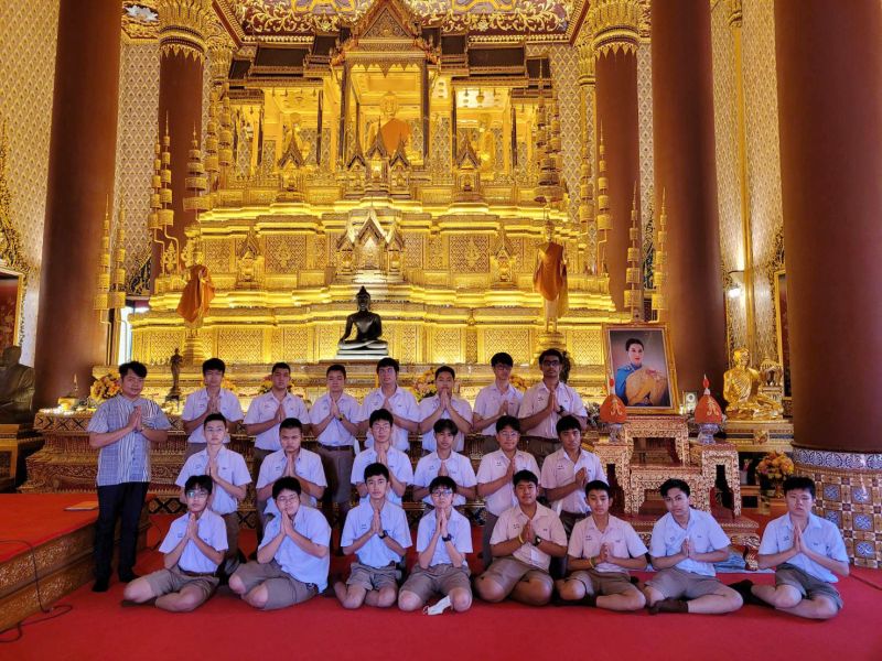 กิจกรรมทำบุญตักบาตรในช่วงเช้า ณ วัดเทพศิรินทราวาส