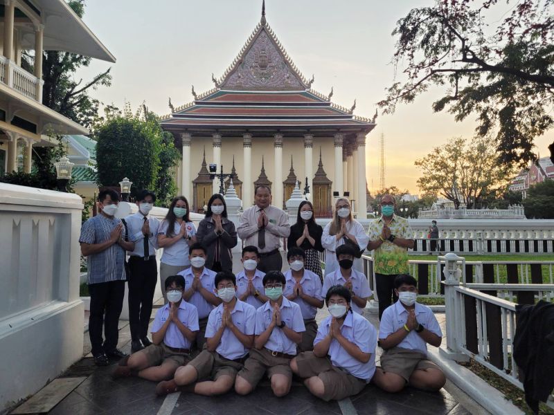 กิจกรรมทำบุญตักบาตรในช่วงเช้า ณ วัดเทพศิรินทราวาส