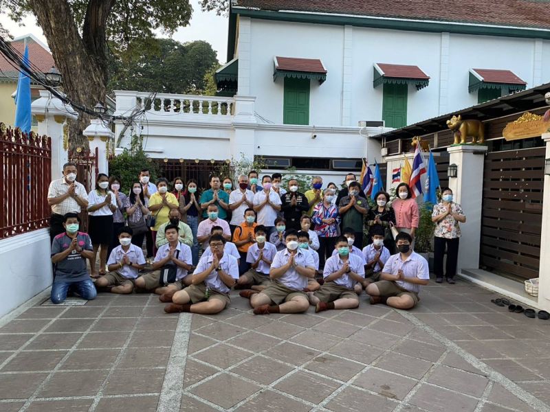 กิจกรรมทำบุญตักบาตรในช่วงเช้า ณ วัดเทพศิรินทราวาส