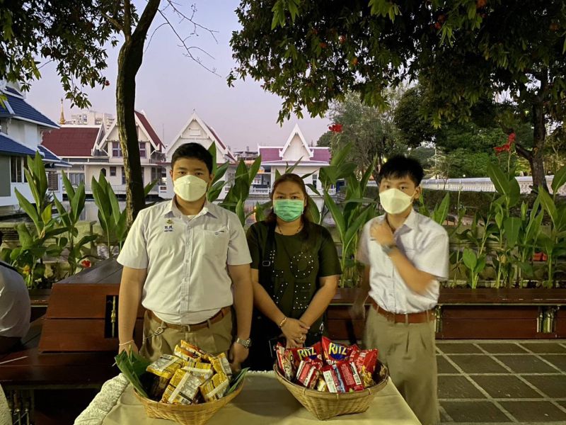 กิจกรรมทำบุญตักบาตรในช่วงเช้า ณ วัดเทพศิรินทราวาส