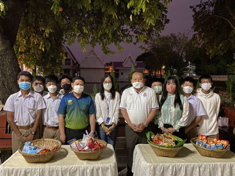 กิจกรรมทำบุญตักบาตรในช่วงเช้า ณ วัดเทพศิรินทราวาส