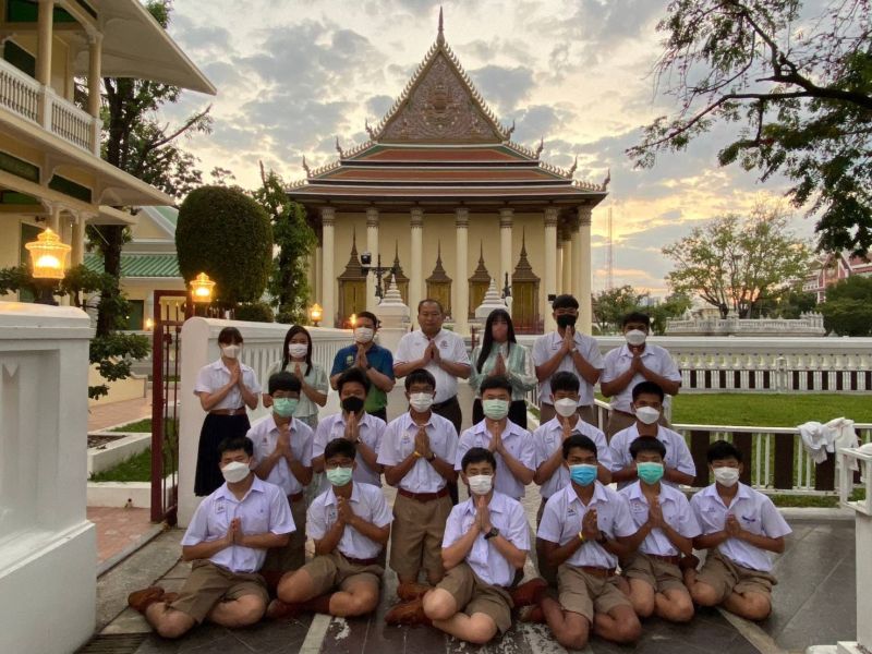 กิจกรรมทำบุญตักบาตรในช่วงเช้า ณ วัดเทพศิรินทราวาส