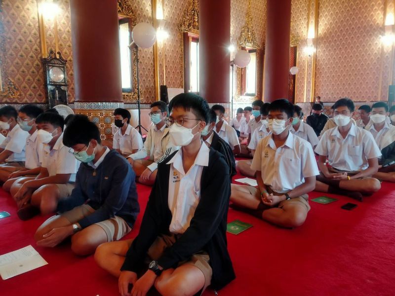 กิจกรรมทำบุญตักบาตรในช่วงเช้า ณ วัดเทพศิรินทราวาส
