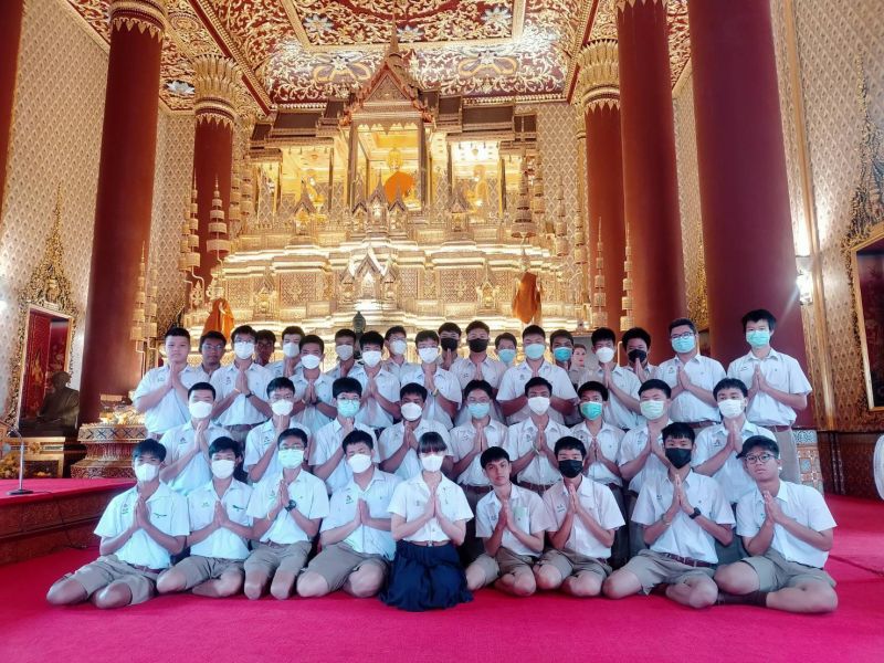 กิจกรรมทำบุญตักบาตรในช่วงเช้า ณ วัดเทพศิรินทราวาส