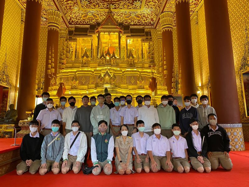 กิจกรรมทำบุญตักบาตรในช่วงเช้า ณ วัดเทพศิรินทราวาส