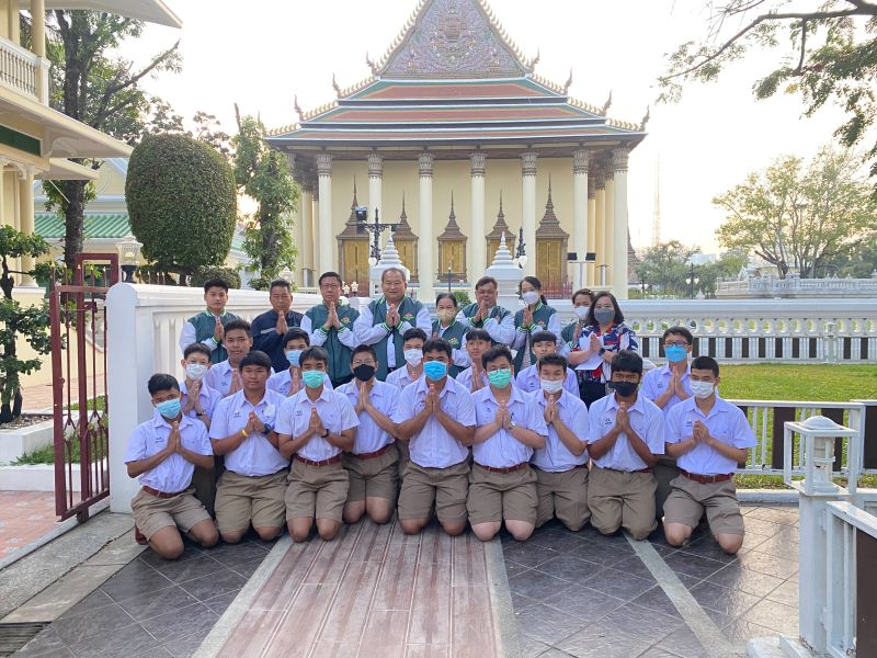 กิจกรรมทำบุญตักบาตรในช่วงเช้า ณ วัดเทพศิรินทราวาส