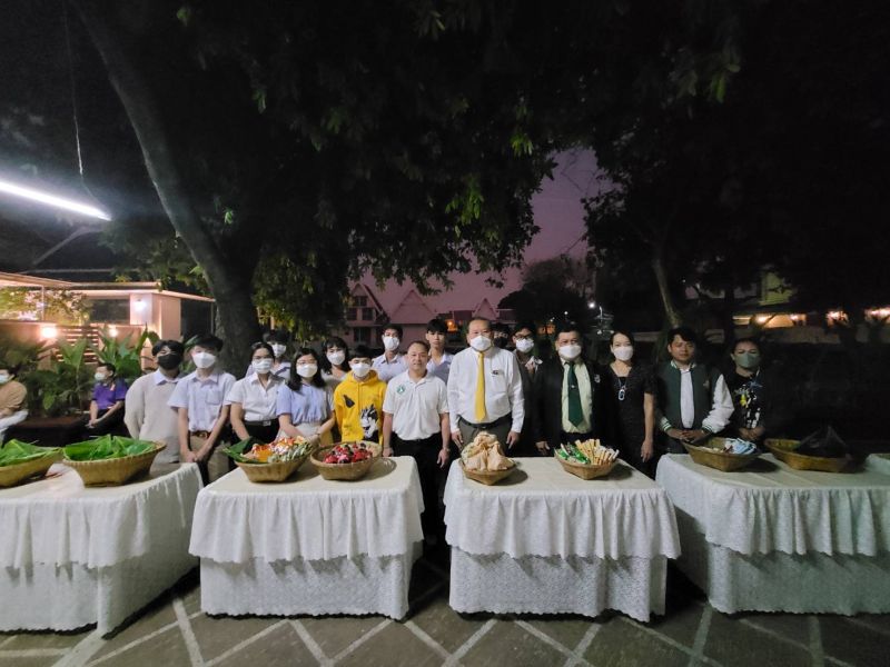 กิจกรรมทำบุญตักบาตรในช่วงเช้า ณ วัดเทพศิรินทราวาส