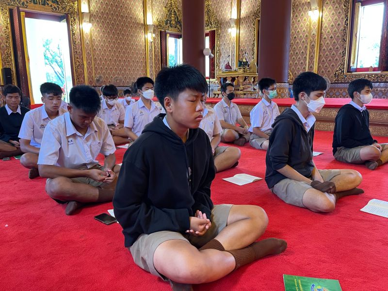 กิจกรรมทำบุญตักบาตรในช่วงเช้า ณ วัดเทพศิรินทราวาส