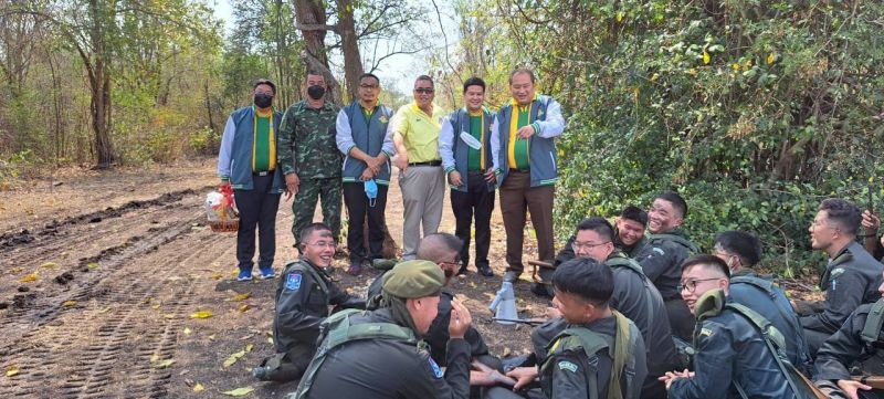 ผู้อำนวยการโรงเรียนเทพศิรินทร์ และเครือข่ายผู้ปกครอง  เยี่ยมชมการฝึกภาคสนาม นศท. 3 ค่ายฝึกเขาชนไก่ จังหวัดกาญจนบุรี