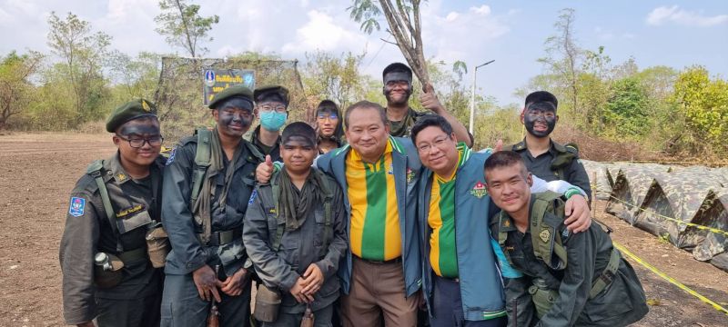 ผู้อำนวยการโรงเรียนเทพศิรินทร์ และเครือข่ายผู้ปกครอง  เยี่ยมชมการฝึกภาคสนาม นศท. 3 ค่ายฝึกเขาชนไก่ จังหวัดกาญจนบุรี