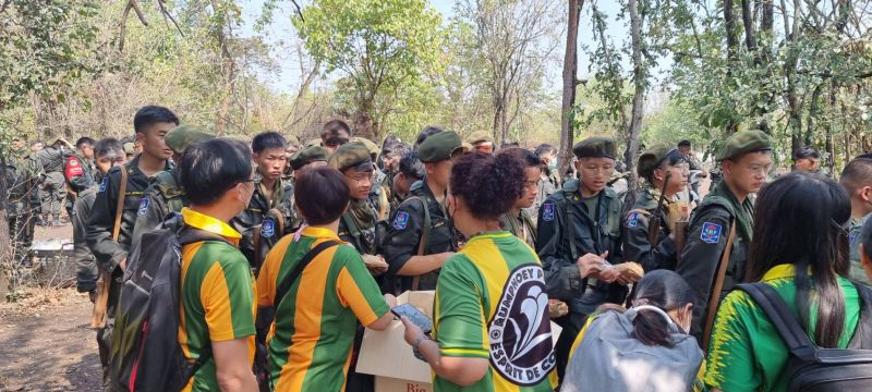 ผู้อำนวยการโรงเรียนเทพศิรินทร์ และเครือข่ายผู้ปกครอง  เยี่ยมชมการฝึกภาคสนาม นศท. 3 ค่ายฝึกเขาชนไก่ จังหวัดกาญจนบุรี