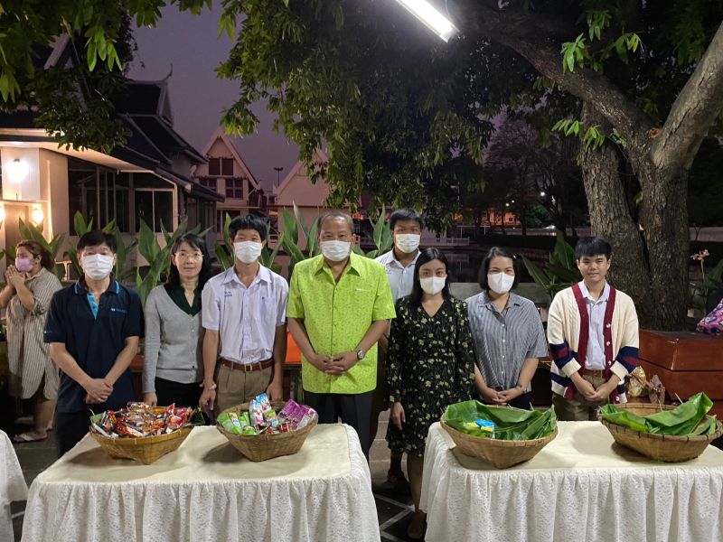 กิจกรรมทำบุญตักบาตรในช่วงเช้า ณ วัดเทพศิรินทราวาส