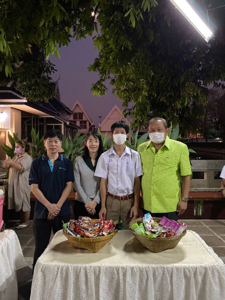 กิจกรรมทำบุญตักบาตรในช่วงเช้า ณ วัดเทพศิรินทราวาส