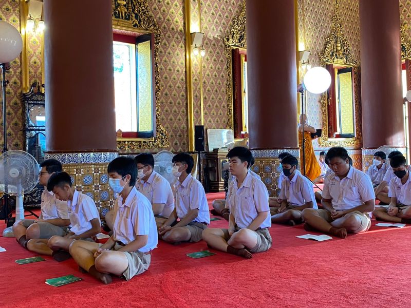 กิจกรรมทำบุญตักบาตรในช่วงเช้า ณ วัดเทพศิรินทราวาส