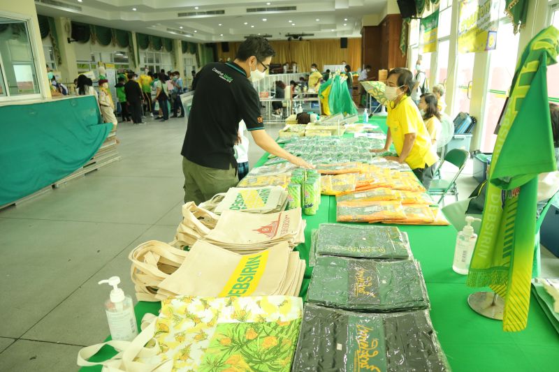 การรายงานตัวและมอบตัวของนักเรียนระดับชั้น ม.1 โครงการห้องเรียนพิเศษ ปีการศึกษา 2566