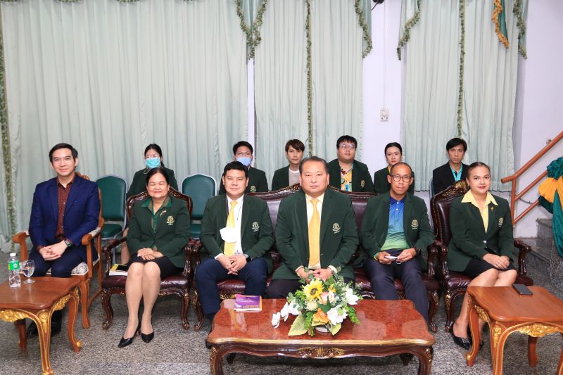 การรายงานตัวและมอบตัวของนักเรียนระดับชั้น ม.4 โครงการห้องเรียนพิเศษ ปีการศึกษา 2566