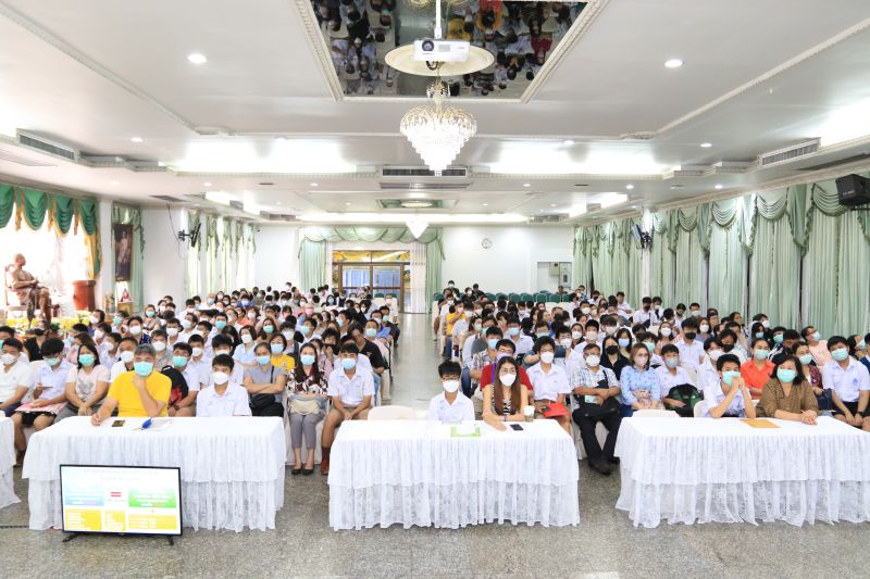 การรายงานตัวและมอบตัวของนักเรียนระดับชั้น ม.4 โครงการห้องเรียนพิเศษ ปีการศึกษา 2566